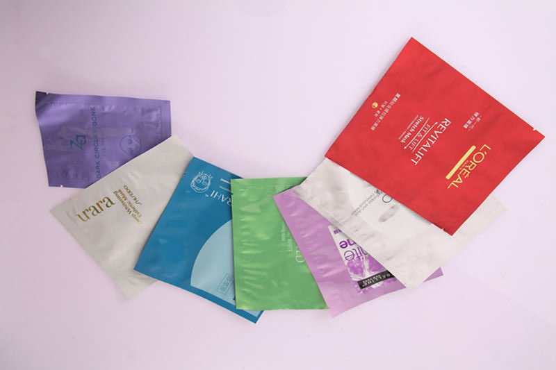 Het HUISDIER/PE/AL/PE/CPP lamineerden Gekleurde Kosmetische Verpakkende Zak voor de Zakken van het Gezichtsmasker